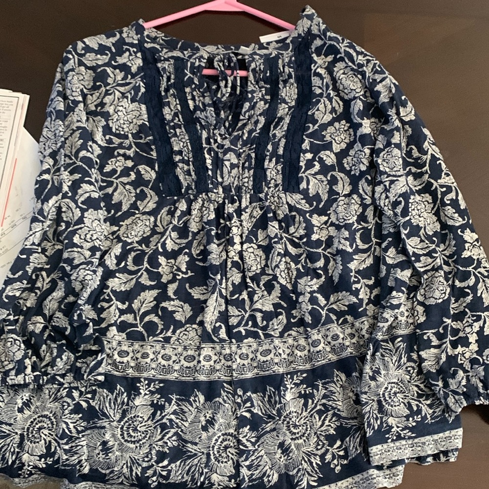 Lucky Brand 2x long sleeve blue and white top.